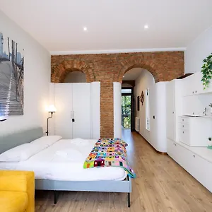 https://the-red-bricks-home.italymilanhotels.net